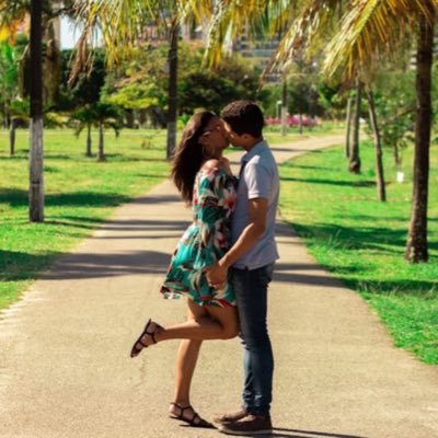Somos una pareja de 32 y 39 Rob y Luna, somos nuevos en eso queremos aprender del mundo liberal la cuenta manejamos los dos.