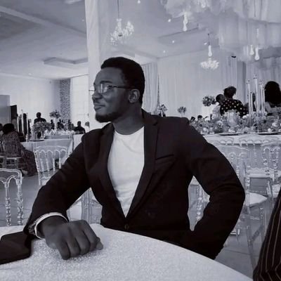 Medical student /content writer/yappatron 3000 & aspiring author, and owner of @BluePointblog