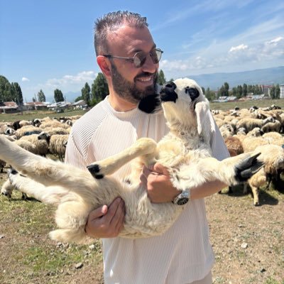 Bilmiyor, öğrenmeye çalışıyor…