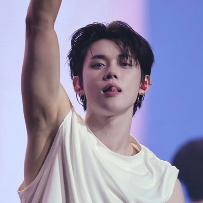 duskqtx's profile picture. เดชดนัย (n.) - ตัวผมผู้ภายนอกเข้มแข็ง ภายในอ่อนแอ