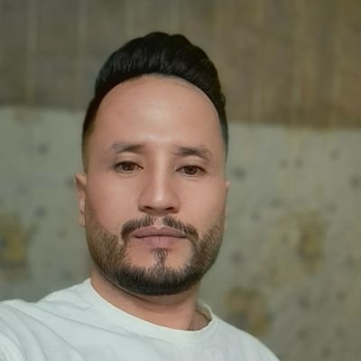 چیزی که عقاب داخلی قفس رو پیر می کند
غمی قفس نیست
پرواز کلاغ های بی سر وپاست....!