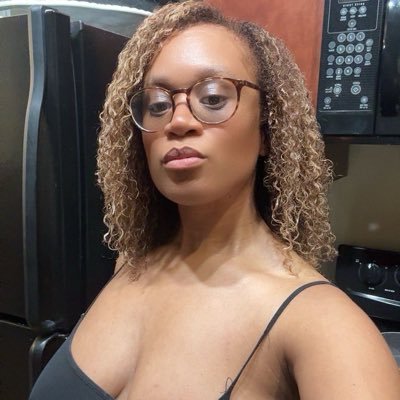 @BigEsqBae_