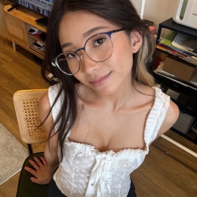 I’ll chew your brain up and spit it back out 🌪️ | GFE + Findom | mdni @bellesbandz