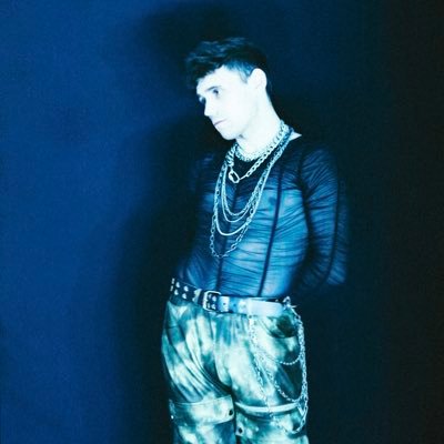 Singer/Songwriter He/Him Probably Gay. 🪞In the Mirror🪞OUT NOW⬇️