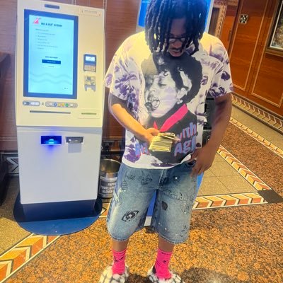 MoneyslaveQ's profile picture. This 4💩 forever #Thelastsurvivor 🤫