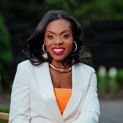 Believer. Top 50 Most Influential Business People of Color. Multimedia Maven @ Harvard DCE. Wife. Mom. Award-Winning Journalist. Speaker. Host.