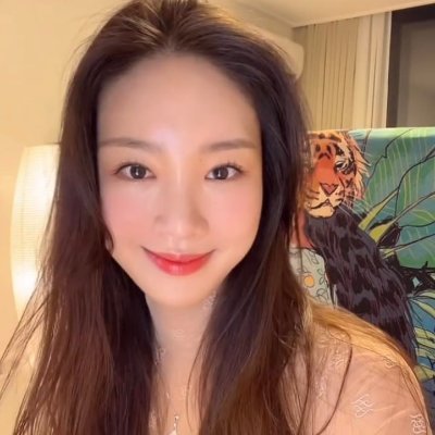 JuliaLima57's profile picture. LP | AI & Engineering Investor | Backing deep tech & future builders.