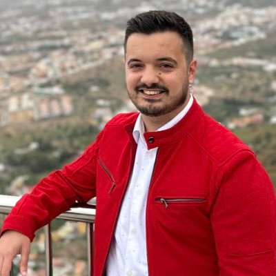 Secretario General del PSOE Los Realejos y Concejal en el Ayuntamiento 🌹. Comprometido con mi municipio 🏡. Trabajando por mis vecinos y vecinas 💪🏼✨
