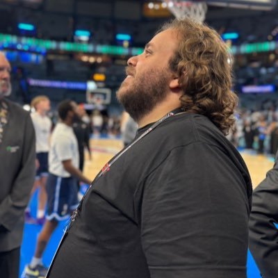 Essa rede social já foi legal pra discutir esporte, agora só serve pra eu postar edits até a conta cair por copyright. Criadero de boludos.