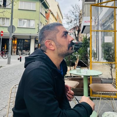 eski filmler, yeni maçlar, ıvır zıvır tarih kitapları // @messiler @rafinetv
