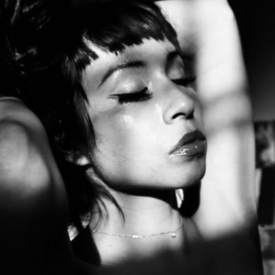 Singer-songwriter | Charcoal & Oil Artist | Filmmaker