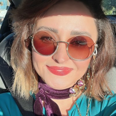 PegahPainter's profile picture. ✨ Founder of Re-loving™ 📍 Based in CA