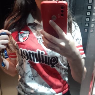 Ante la duda, siempre a la derecha.
Soy una mal hablada de mierda.
De River como Labruna.
AVE MILLER.