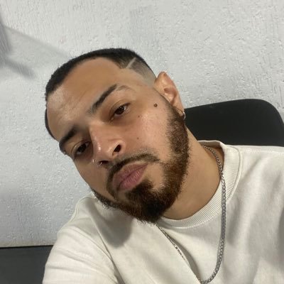 Tatuador e ilustrador. infelizmente posto opniões políticas, sobre arte e alguns memes.