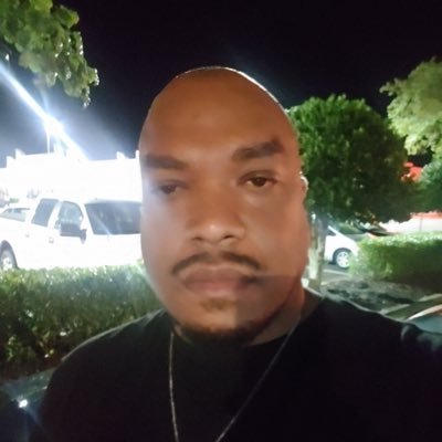 coolistgee's profile picture. Here for the entertainment 😂🔪🏈💻🎶🎬