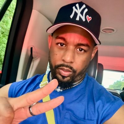 aka Bottega Owens📍NYC but everywhere comfortably😌 Hello, Upper East Siders…. IG: @elpapijusto