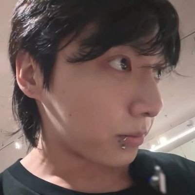 экспертка во всём • she/her • 아포방포💜 self-esteem high, bank account full • fan account obviously