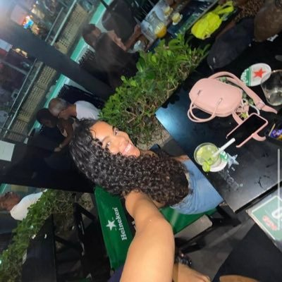 robertab7_'s profile picture. 