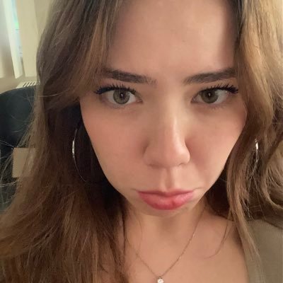aviiculariia's profile picture. 🤠