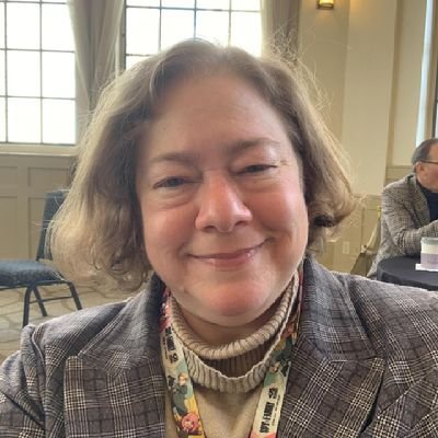 I’m a literary agent who loves fun, fresh sci-fi/fantasy with heart! I help writers with bold ideas. This is my only account.
Enquiries:jenniegoloboy@gmail.com