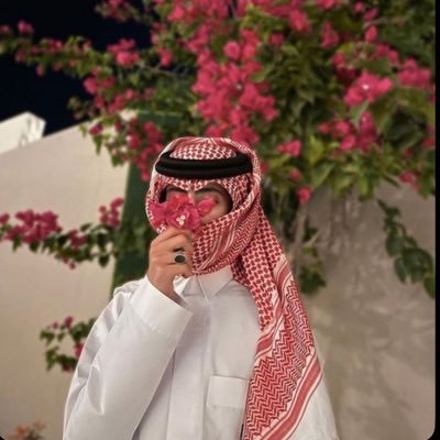 : الناس واجد والمحبّه لها أبواب مير الغلا واقف على باب بيتك .💔