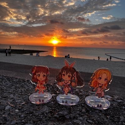 熊手ほうきは肇愛海つかさ社長担当 / 時子様惠さん亜季ちゃん / よく食べて呑んで寝ます / 永遠の飲食業なので朝には弱い