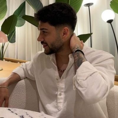 naksh_tiwa87021's profile picture. Gratitude changes everything