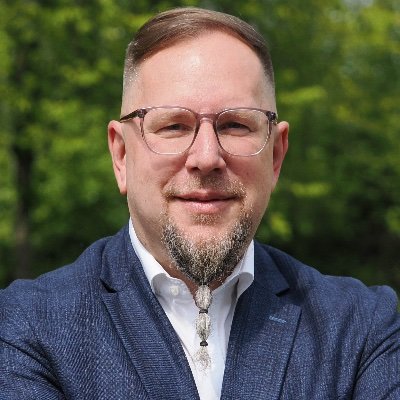 MarcusKapust's profile picture. Vorstand einer Beteiligungsgesellschaft, Ortsbeirat in Frankfurt Harheim, stv. Vorsitzender der Bürger Für Frankfurt BFF e.V., Fußballtrainer, Elternbeirat