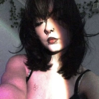 Freshly 18 Aussie OF star and local dirty goth slut 🤭❤️