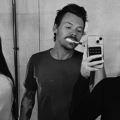 Bihfrazzzao28's profile picture. money is fake, Harry Styles is forever!                                                                 T💘