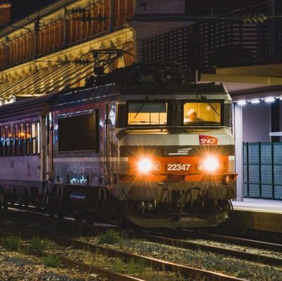 Passionné de trains et bus depuis tout petit.
Agent RTM et profite de sa passion à travers les photos à ses heures perdues...