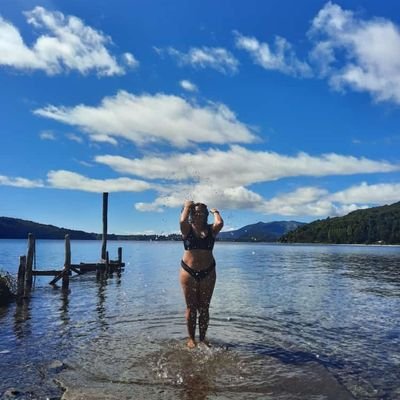 No es bueno nunca hacerse de enemigos...
Todo lo que brilla en este mundo, solo les da caspa y les da envidia!!!


Me gusta estar al lado del camino... ♡