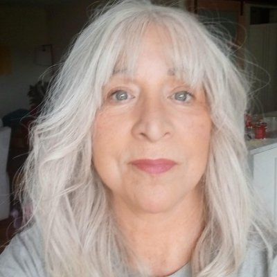 2nd Gen CANADIAN. Wifey of Southern man. LEGAL
RESIDENT USA. Studying for USA citizenship. PRO LIFE. LOVE of Country not Government. The world needs more Trump