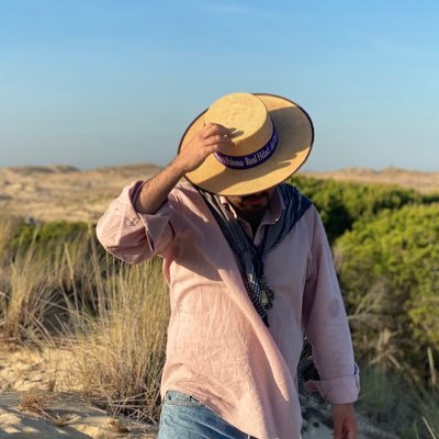 “Archivo ergo existo”. He venido a Twitter a contar un poco de mi vida, es decir a quejarme mucho. para más quejas de mi vida @Opositoexisto