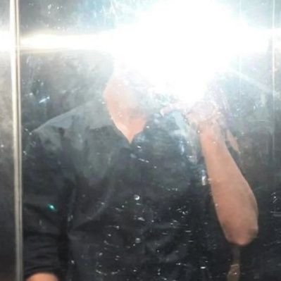 parthtreak's profile picture. Aage se right aur waha se fuckoff