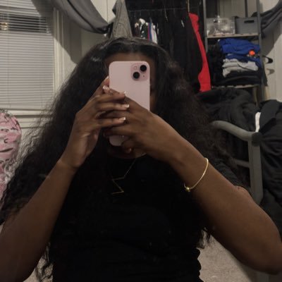“ Hustle in silence & let your success make the nose “🧏🏾♀️ IG keepingupwit.ze