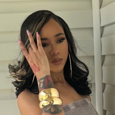 fayyyyyy_'s profile picture. dreuxarmanirose🌸