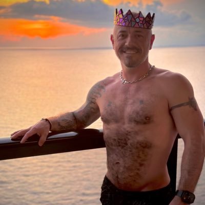 Big Dicked Vers/Btm| Daddy(ish)| Making hot content in Palm Springs Subscribe: https://t.co/TXQJo6xpUP or https://t.co/BpzgaOeRbC