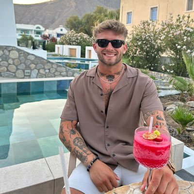 Chartered financial accountant 👨💻 Resident Owner 🏡Avid Reader, @mansfieldtownfc