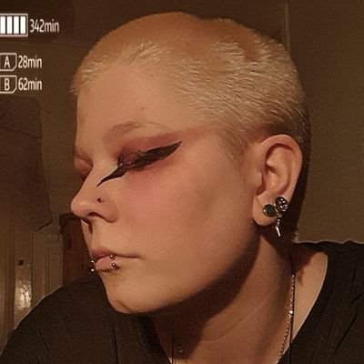 20 y/o fake boy who still lives at home 🏳️⚧️
Hard/soft kinks,
Nerdy virgin (yes I actually am),
Autistic,
HUGE oral fixation
Owner: @tillduerme