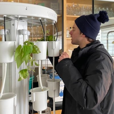 NoahCornish's profile picture. Teacher 🧬🌎 | 🏃‍♂️ Daily since 9/24/24 |