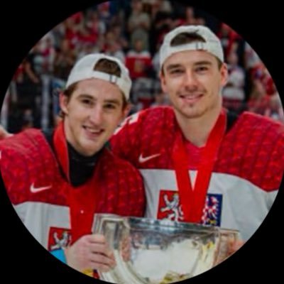 pecinkova's profile picture. jediný co miluju víc jak hokej je moje kočka