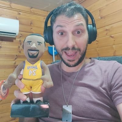 אוהב NBA ואוהד לייקרס. חוץ מזה איזו סיבה יש להיות בטוויטר? לעיתים פעיל ב- @orangeballil
עובד ב-@WSC_sports