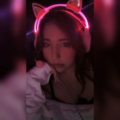 LaNobleGallina's profile picture. One day I'll watch as you're leaving 'cause you got tired of my scheming.🐊
Take it easy 👾