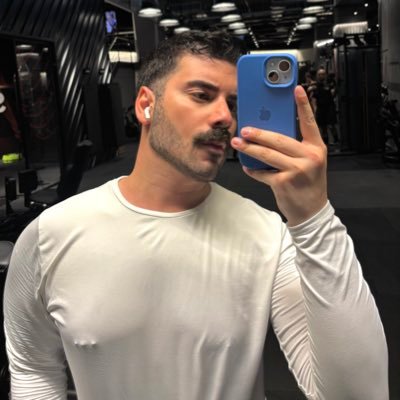 uygunsuzoyuncak's profile picture. bunu okuduğunu biliyorum