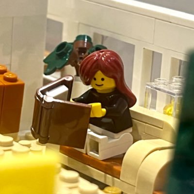 10歳娘のLEGO用アカウント。基本家しか作りません。間取り図が大好き。 時々ピアノを弾きます🎹 SNSとLEGOパーツの仕分けは母担当Instagram→ https://t.co/f24G2icIQb