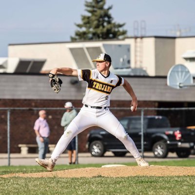 East Troy HS 25’ • 6’2 - 200 • 3-Sport All-Athlete • RB/F/LHP/1B • https://t.co/Agbqzphpx1