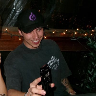 josemxtias's profile picture. Scaling with structure.