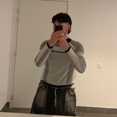 emerys_k's profile picture. 2D-3Dartist. ______________________ 3000h de cs toujours silver lâchez un follow jfait tiep la en vif