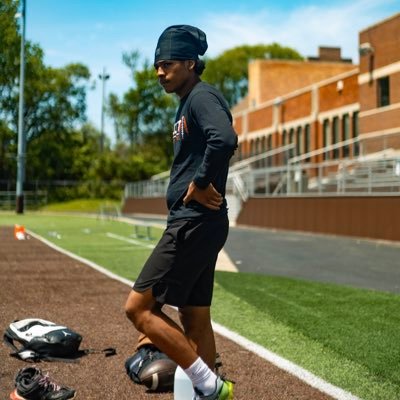 6ft 180 |Hf High School C/O 28| Student Athlete| Safety,LB,SS@vaylow1.0 | football,track | IL📍